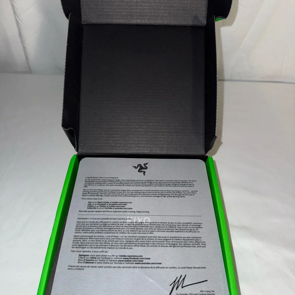 Razer Kiyo Streaming Webcam With Ring Light USB Camera 1080p Completely